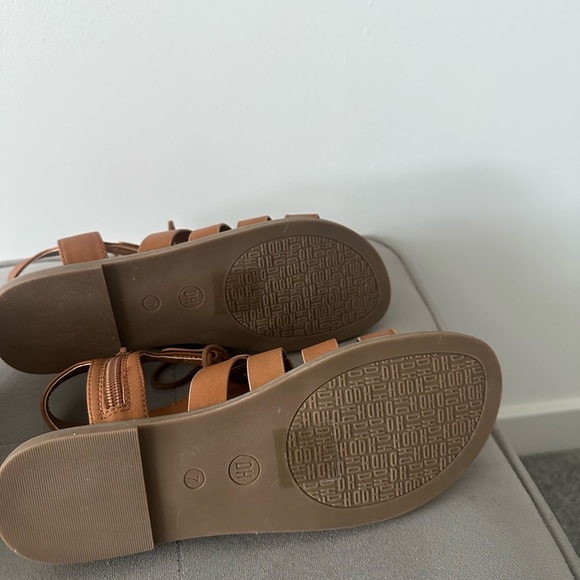 Denver Hayes Brown Leather Gladiator Sandals - Picture 7 of 7